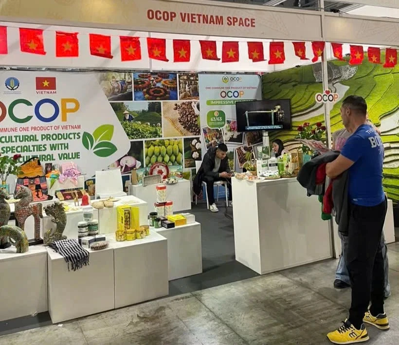 Типичная продукция OCOP из Вьетнама представлена на европейском рынке. Фото: VietnamPlus.