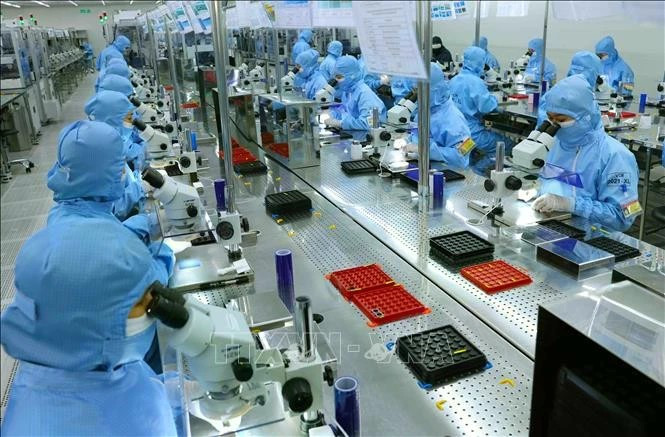 Производственная линия по изготовлению модулей камер и электронных компонентов для экспорта на заводе компании MCNEX VINA Co., Ltd из Республики Корея в индустриальном парке Фукшон, провинция Ниньбинь. (Фото: ВИA)