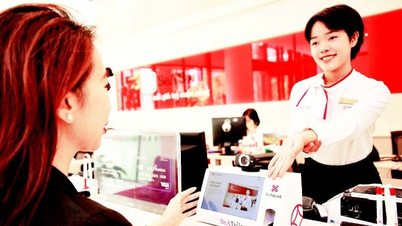 SeABank одновременно внедряет практики управления выбросами, оптимизирует использование энергии, ускоряет цифровую трансформацию и продвигает экологичные привычки внутри организации. (Фото: nhandan.vn) 