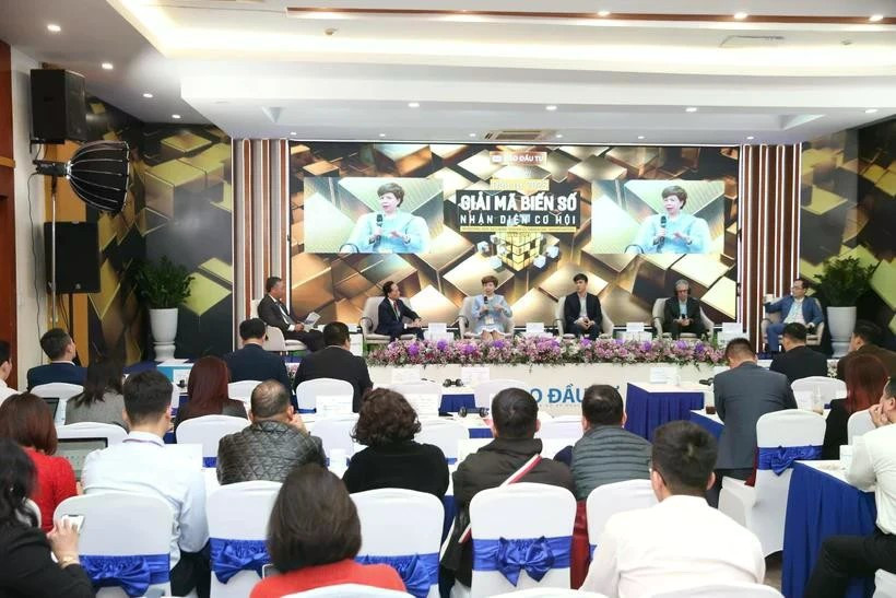  Обзор семинара «Инвестиции 2025: Расшифровка переменных - выявление возможностей», организованный „Инвестиционной газетой“ в Ханое 12 декабря. (Фото: VietnamPlus) 