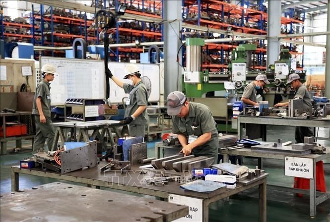 Вспомогательные отрасли промышленности служат основой основных производственных секторов, поставляя компоненты, комплектующие детали и технические процессы. (Иллюстративное фото: ВИA)