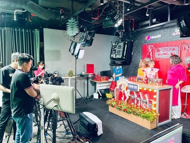 Прямая трансляция распродажи на TikTok. (Фото: thesaigontimes.vn)