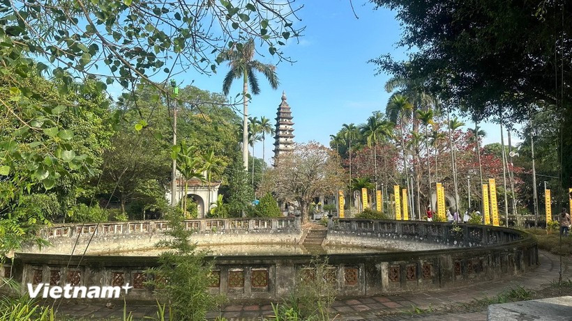 Ступа Фоминь – самый главный объект одноименной пагоды. Фото: Бить Ханг/Vietnam+)