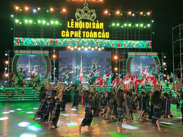 Народный танец в программе церемонии открытия первого Глобального фестиваля кофейного наследия. (Фото: ВИА) 