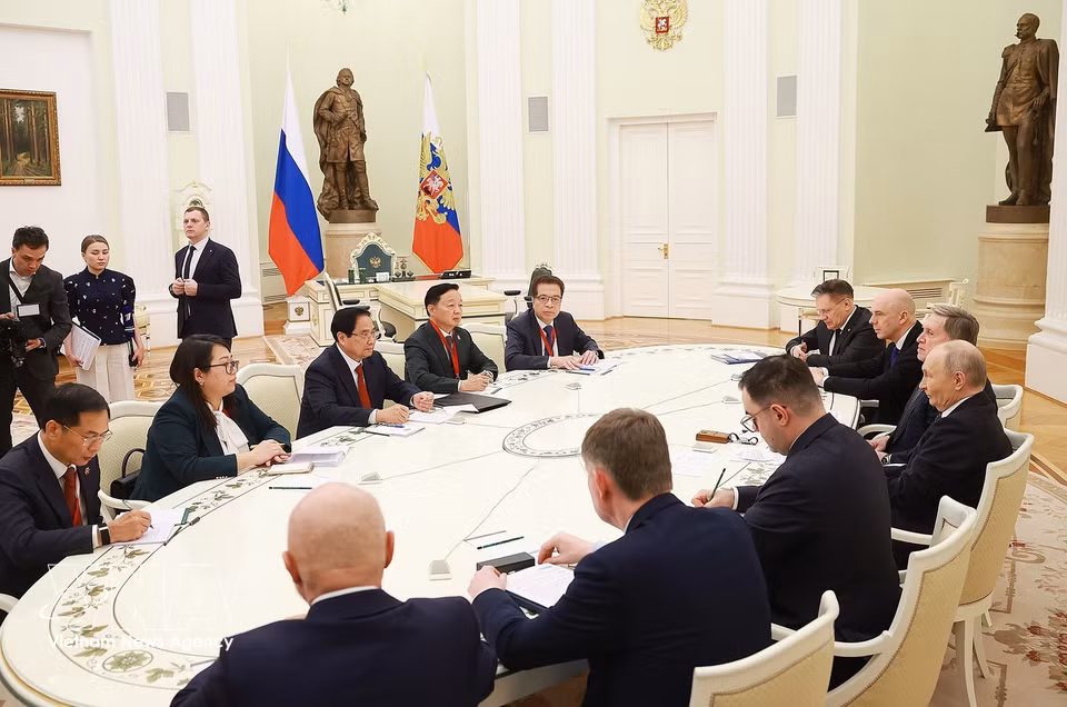 Премьер-министр Фам Минь Тьинь провёл встречу с Президентом России Владимиром Путиным. (Фото: ВИА).
