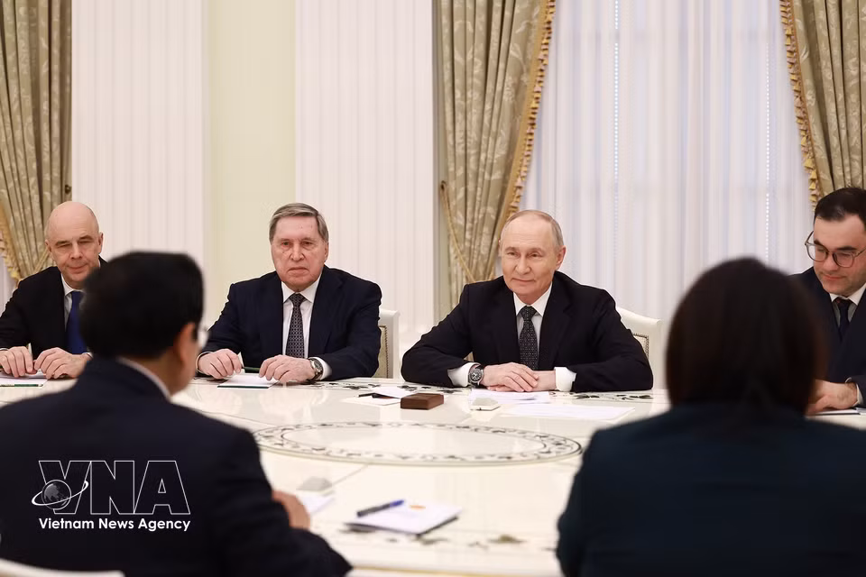 Премьер-министр Фам Минь Тьинь провёл встречу с Президентом России Владимиром Путиным. (Фото: ВИА).