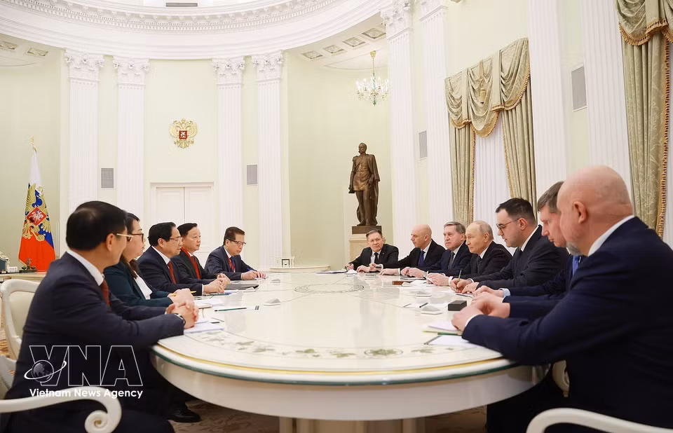 Премьер-министр Фам Минь Тьинь провёл встречу с Президентом России Владимиром Путиным. (Фото: ВИА).