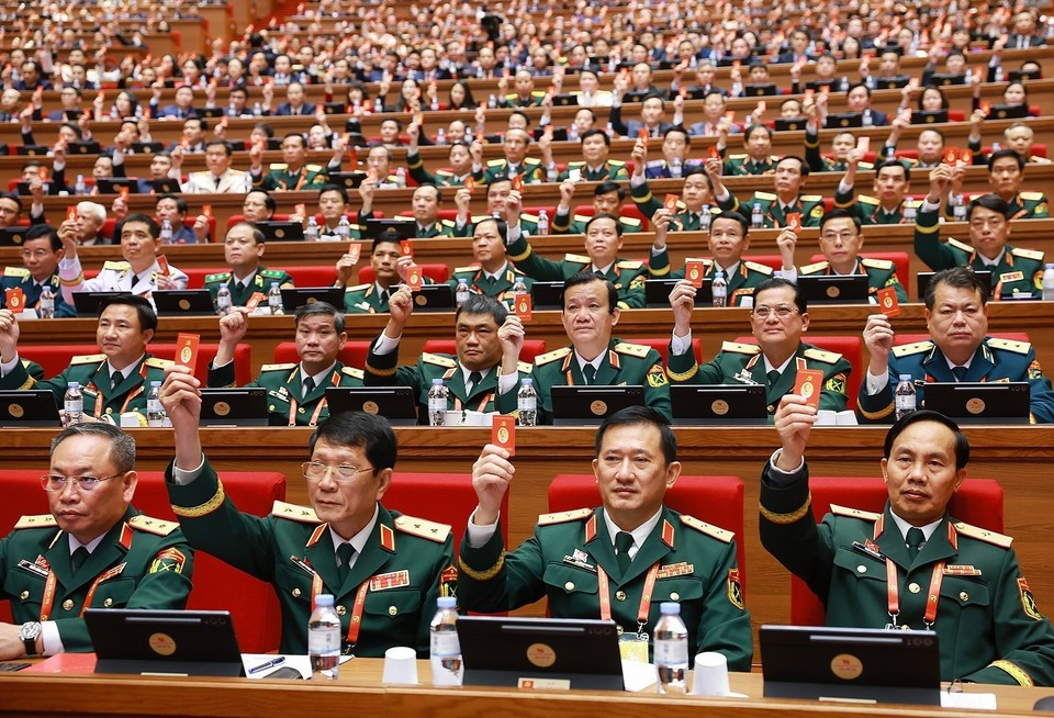 Делегация голосует за утверждение списка кандидатов. Фото: ВИА