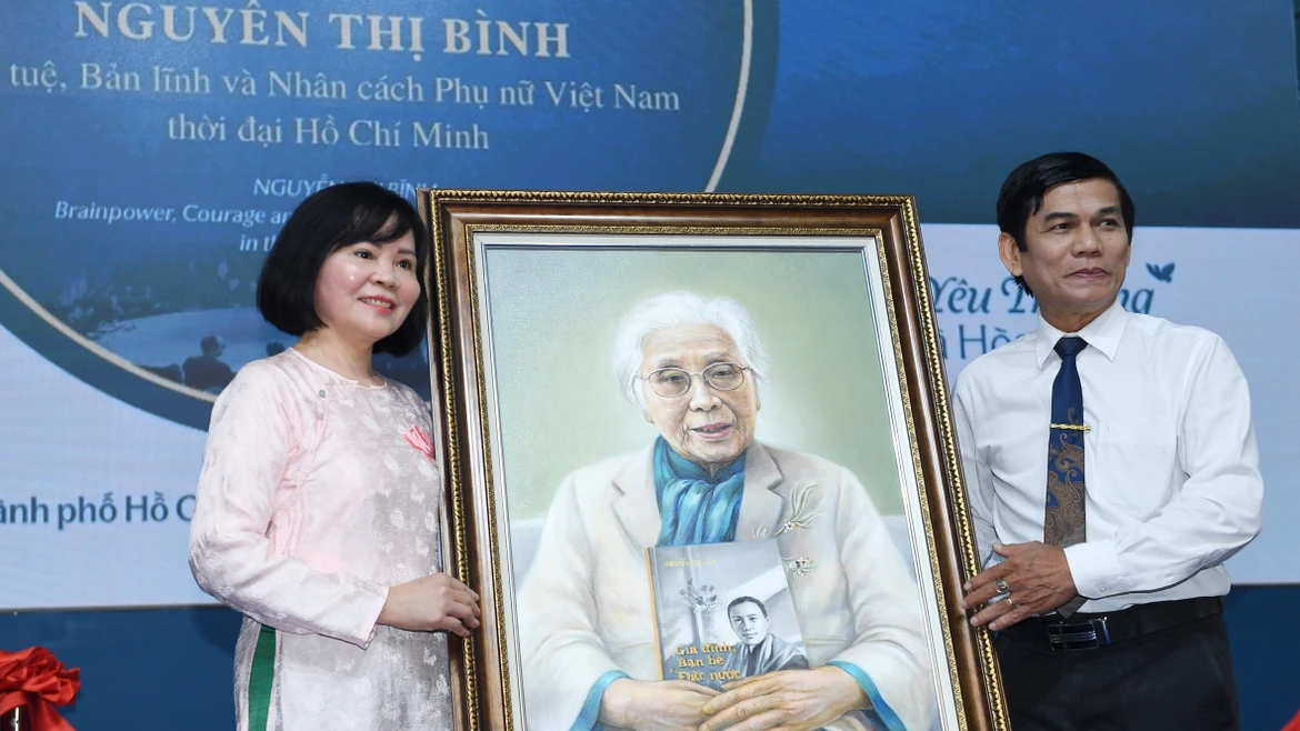 Тематическая выставка «Нгуен Тхи Бинь — интеллект, мужество и нравственный облик вьетнамской женщины эпохи Хо Ши Мина»