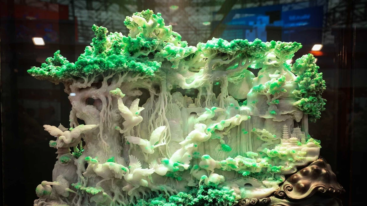 Оживлённое пространство драгоценных камней на Весенней ярмарке 2026 года