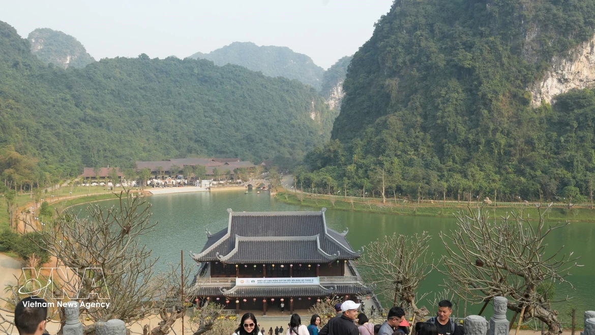 Уникальный туристический объект — Небесный жертвенный алтарь – Тхунг-уи, где император Динь совершал жертвоприношение Небу 1 000 лет назад