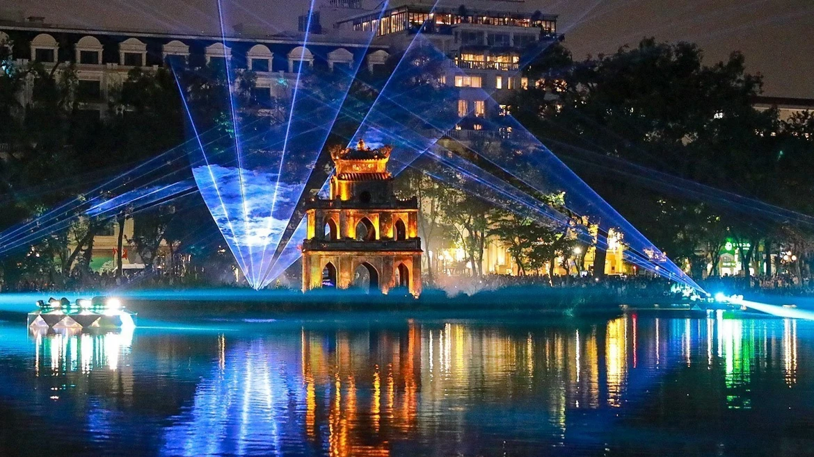 Открытие художественного светового пространства «Озеро Хоанкьем — Черепашья башня»