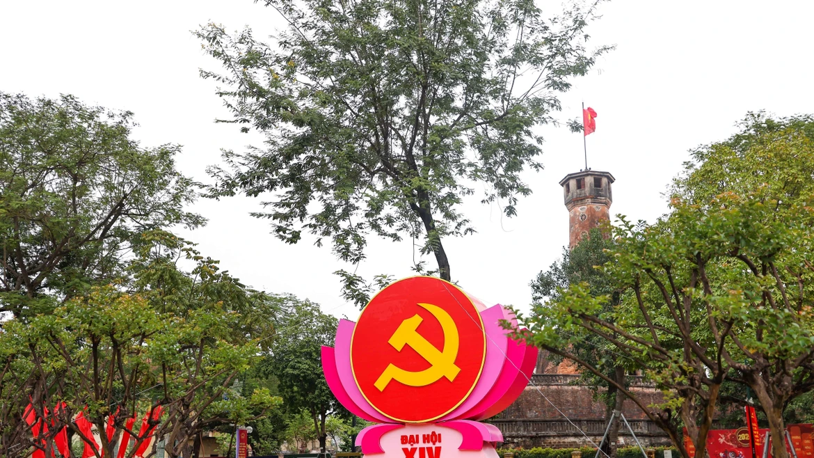 Ханой утопает в море флагов и цветов в честь XIV съезда КПВ