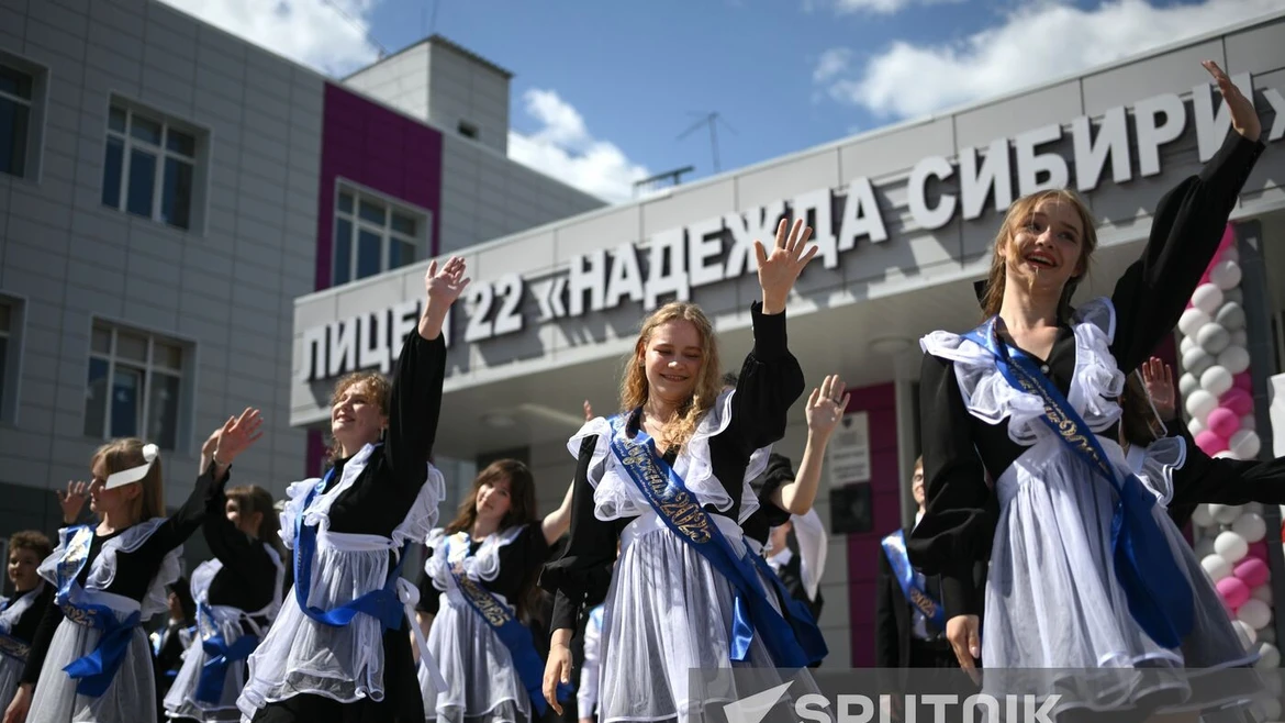 Россия: Последний звонок в школах