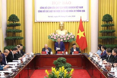 Обнародование Указа Президента о 12 законах (Фото: ВИА)