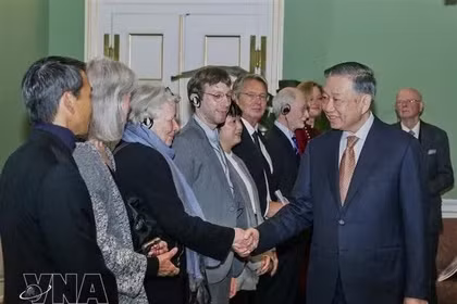 Генеральный секретарь ЦК КПВ, Президент То Лам встречается с членами Общества датско-вьетнамской дружбы в Копенгагене 20 октября 2026 года. Фото: ВИА.