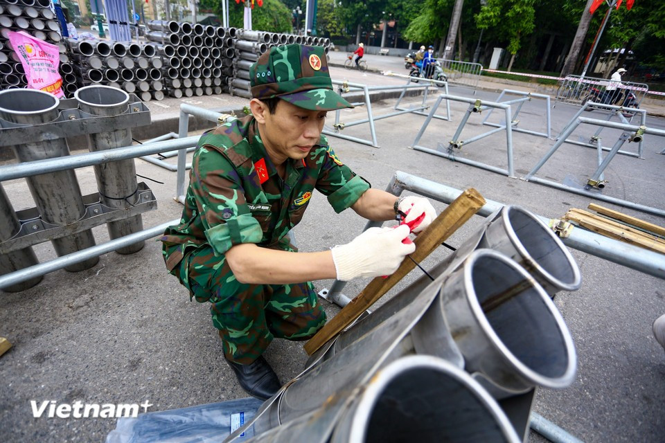 Монтажные работы выполняются с особой тщательностью в целях обеспечения безопасности.