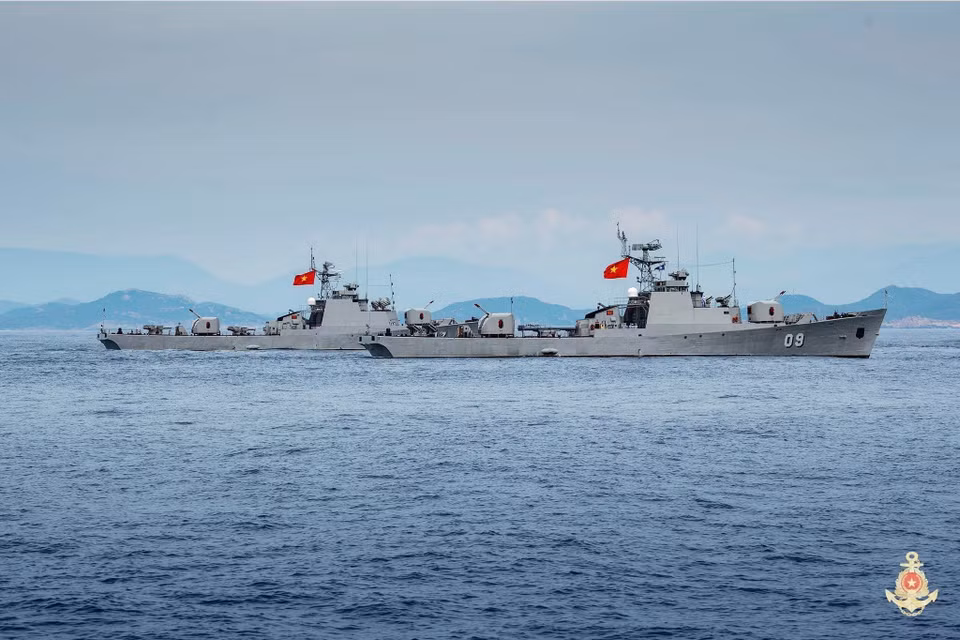 Эскадра противолодочных сторожевых кораблей проекта 159 принимает участие в морском параде. Фото: ВИА.
