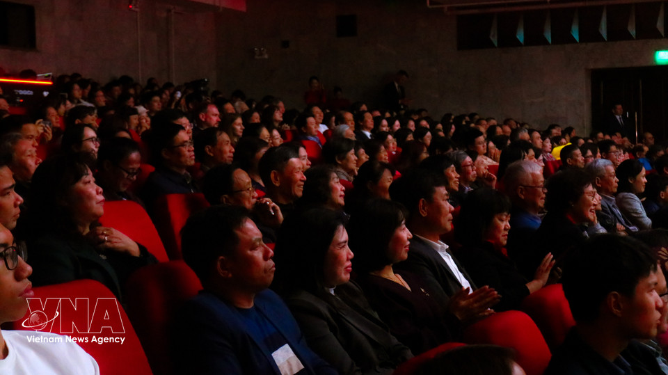 Организаторами этого культурного триумфа выступили Министерство общественной безопасности Вьетнама и МЧС России, продемонстрировав, что взаимодействие ведомств успешно выходит за рамки профессиональных задач. Фото: ВИА.