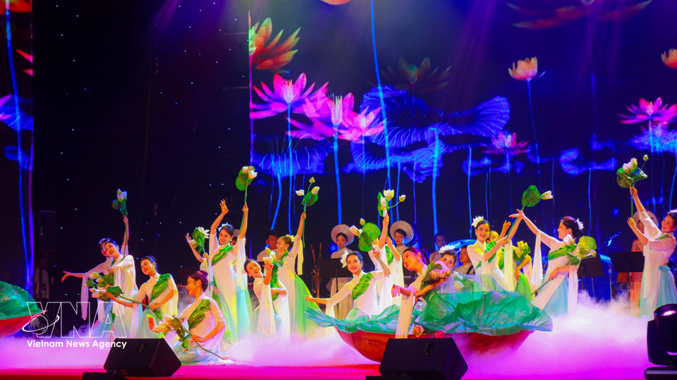 Со стороны Министерства общественной безопасности присутствовал генерал армии Лыонг Там Куанг, член Политбюро, министр общественной безопасности. В мероприятии также принял участие министр по чрезвычайным ситуациям Российской Федерации Александр Куренков. Фото: ВИА.