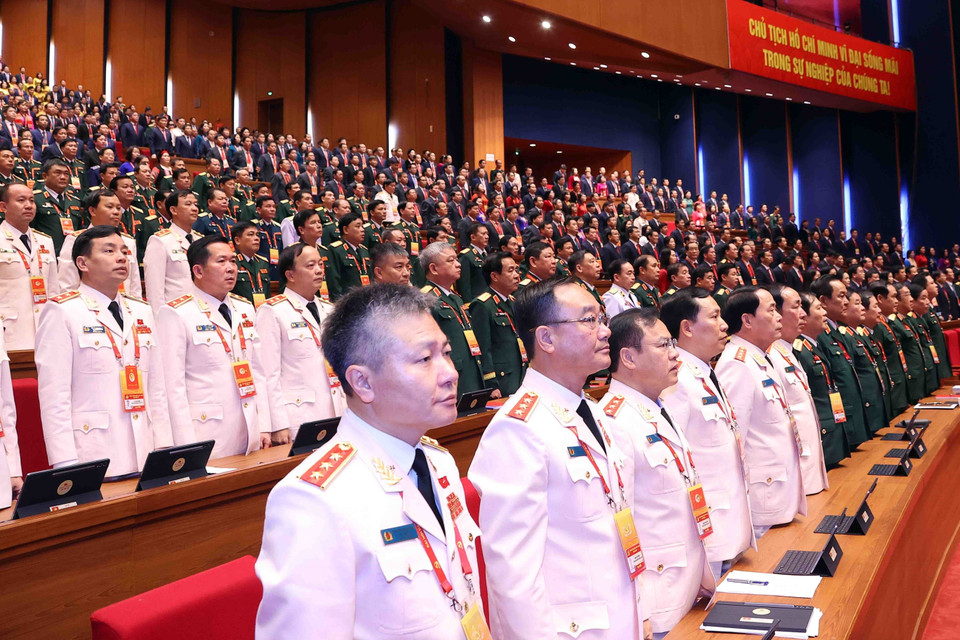 Делегаты провели торжественную церемонию поднятия флага. Фото: ВИА.