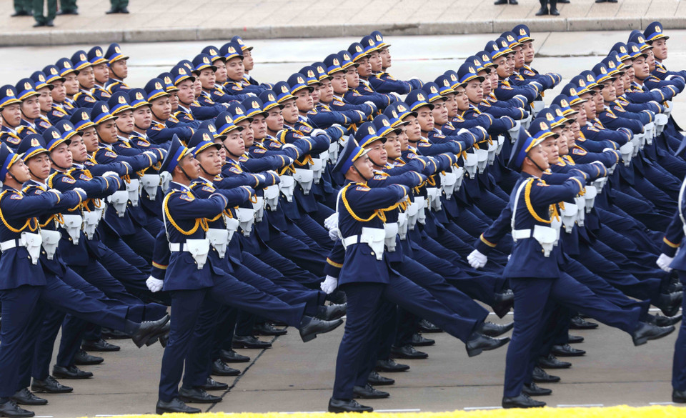 Колонна офицеров Береговой охраны. Фото: ВИА.