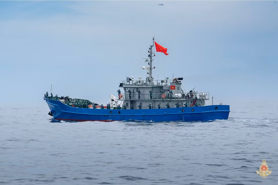 Эскадра кораблей постоянного ополчения принимает участие в морском параде. Фото: ВИА.