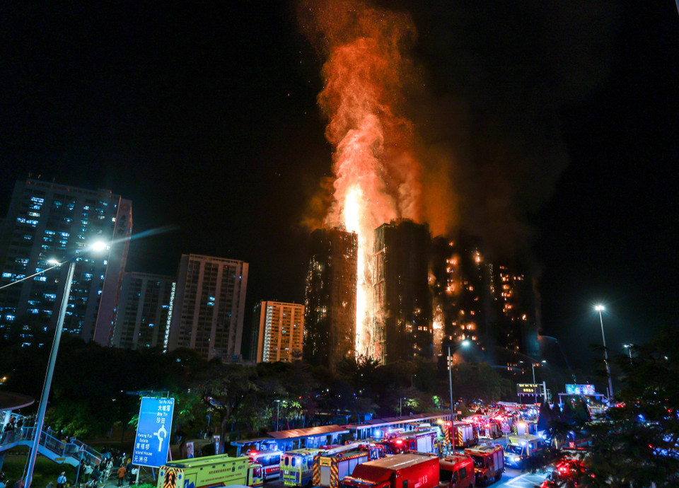 Большинство пострадавших получили поражения дыхательных путей, некоторые — ожоги или отравление газом. Управление по делам больниц привело в действие экстренный механизм в девяти больницах, чтобы сделать всё возможное для спасения и оказания помощи пострадавшим. Фото: ВИА.