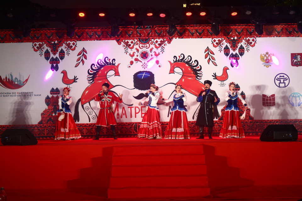 Выступление популярного Московского казачьего хора и ансамбля «Матрена Арт».