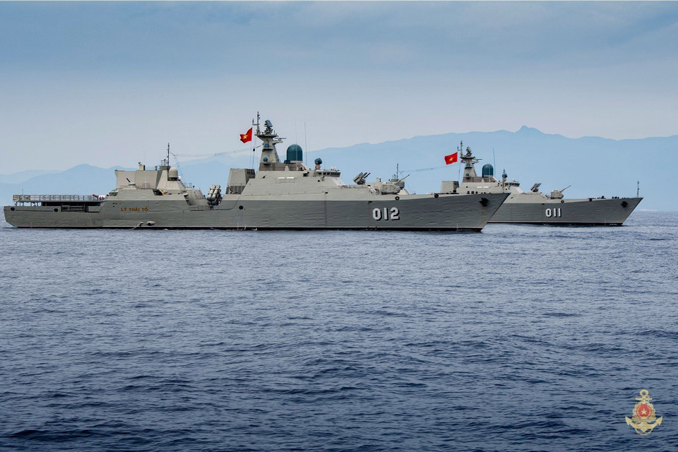 Эскадра ракетных фрегатов проекта 3.9 принимает участие в морском параде. Фото: ВИА.