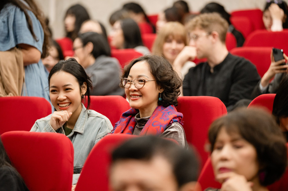 Балет традиционно считается академическим и утончённым видом искусства, однако «Анна Каренина» в постановке Эйфмана вовсе не становится из-за этого далёкой или трудной для восприятия.