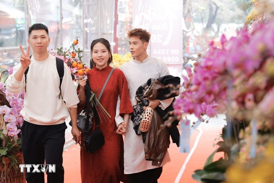 Цветочный рынок раскинулся вдоль улиц Ханглыок, Хангкхоай, Хангзыой, Хангма и на улице с настенными росписями Фунгхынг. Фото: ВИА.