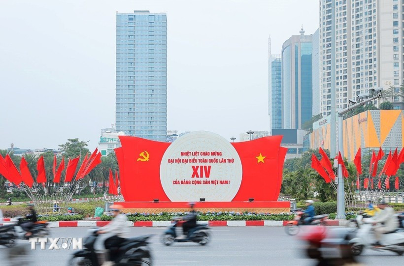 Плакаты и флаги, приветствующие XIV всевьетнамский съезд Партии. (Фото: ВИА) 