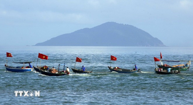 Лодки-корзины рыбаков участвуют в шествии на традиционном празднике «Каунгы» (праздник моления о рыбном промысле). (Фото: ВИА)