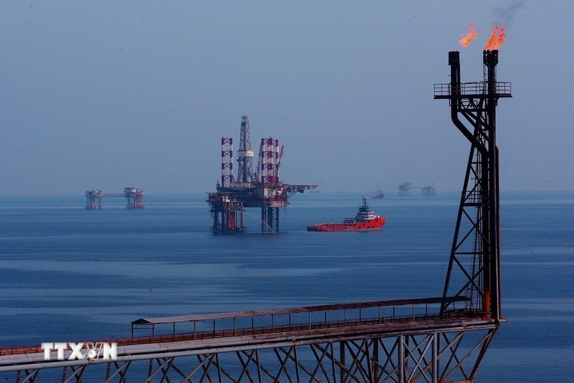 Нефтяные платформы на месторождении Бачхо. (Фото: ВИА) 