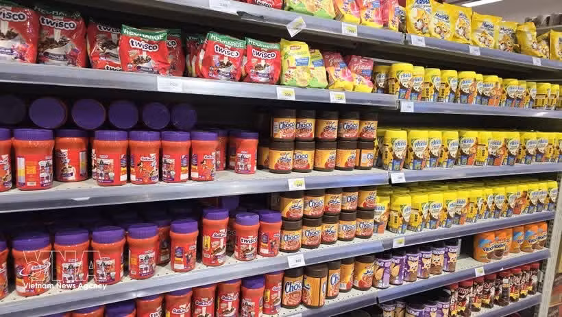Продукция на основе какао представлена на полке супермаркета в Алжире. (Фото: ВИА) 