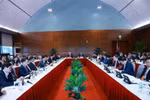 Во второй половине дня 20 января 2026 года, продолжая программу работы XIV Всевьетнамского партийного съезда КПВ, делегаты работали в своих делегациях, обсуждая документы, выносимые на Съезд. (Фото: ВИА)