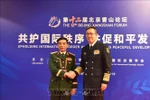 Министр национальной обороны Вьетнама Фан Ван Зянг встретился с министром национальной обороны Китая Дун Цзюнем. (Фото: ВИА)