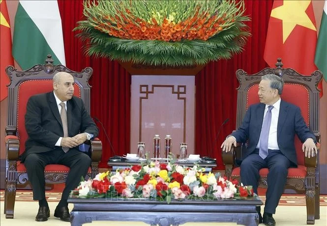 Генеральный секретарь То Лам принимает Председателя Палаты представителей Иордании Мазена Турки Эль-Кади. (Фото: ВИА)