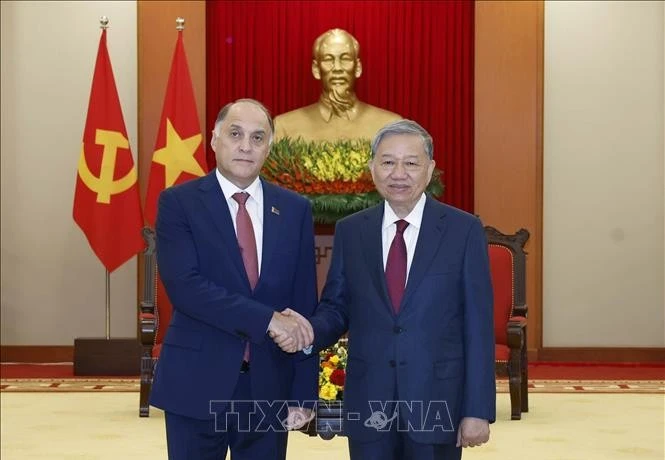 Генеральный секретарь То Лам принимает Секретаря Совета Безопасности Республики Беларусь Александра Григорьевича Вольфовича. (Фото: ВИА).