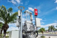 Базовая станция 5G корпорации Viettel обеспечивает покрытие в районе площади 16 апреля в квартале Донгхай провинции Кханьхоа. (Фото: ВИА) 