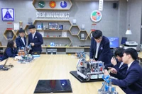 Школьники в Ханое на занятии по STEM. (Фото: ВИА)