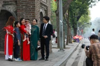 В период новогодних праздников 2026 года государственные служащие и работники бюджетной сферы будут иметь непрерывные четырёхдневные выходные — с четверга, 1 января, по воскресенье, 4 января 2026 года. (Фото: ВИА)