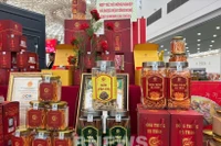 Продукция высокотехнологичного сельскохозяйственно-лекарственного кооператива Sukova провинции Лайчау, представленная на ярмарке. (Фото: ВИА)