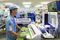 Производство электронных устройств на предприятии Rhythm Precision Vietnam Co., Ltd. в промышленной зоне Нойбай (Ханой). (Фото: hanoimoi.vn)