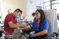 Молодой доброволец сдает кровь в рамках программы «Красное воскресенье» 2026 года. Фото: ВИА. 