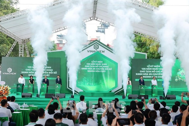 Запуск платформы электронной коммерции VinachemMart в Ханое 10 мая (Фото: ВИA) 2-3974.jpg