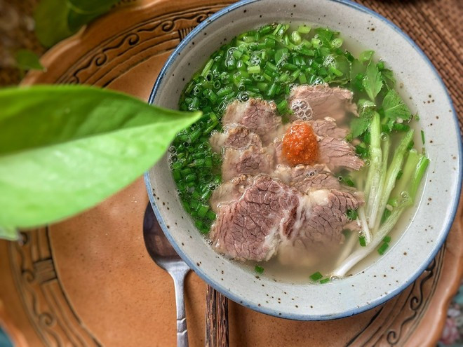 Сегодня фо является популярным блюдом в семьях. (Фото: VietnamPlus) 3-3906.png