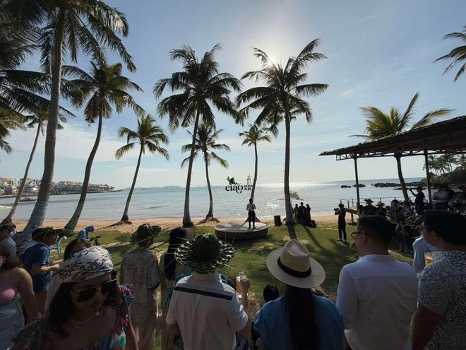 Торжественное открытие Ciao Beach на острове Хонтхом (Фото: Courtesy of Sun Group) 2-8533.png
