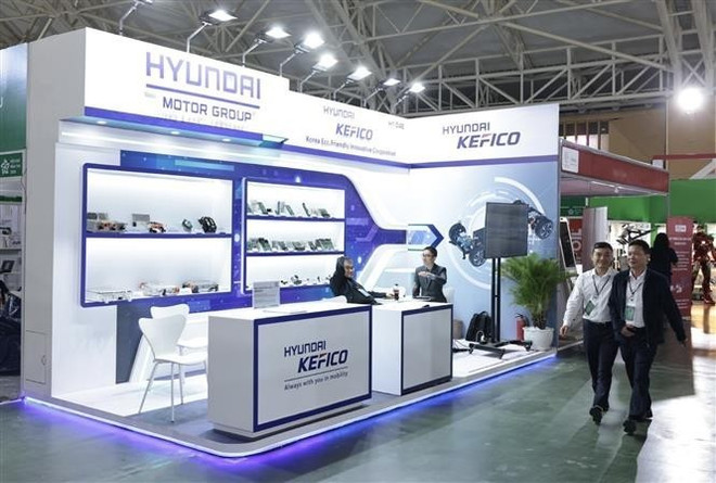 Выставочный стенд корпорации Hyundai Group. (Фото: ВИА) 1-595.jpg